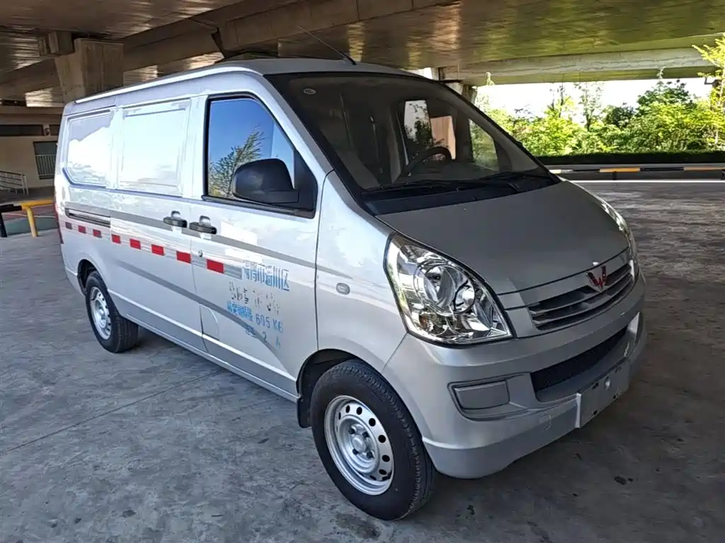 Wuling Rongguang S 五菱荣光S 2023款 1.5 L 基本型封窗车 2座