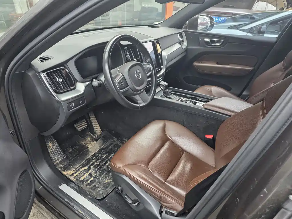 Volvo XC60 T5 4 WD Smart Ease Luxury