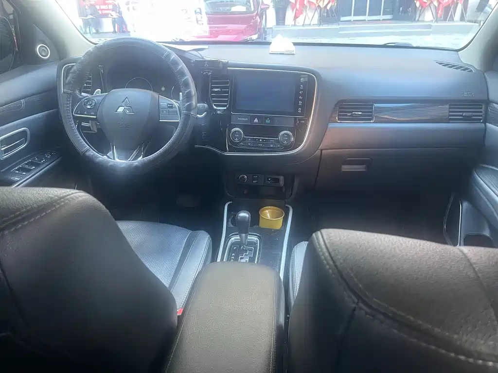 Outlander 2.4 L 4 WD Elite 5-seat