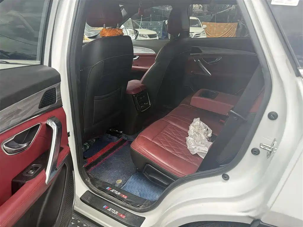 Jetour X70 PLUS 1.5 T DCT Brave PLUS 7-seat