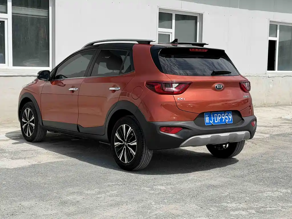 Stonic 1.4 L CVT Fun Enjoyment Sunroof