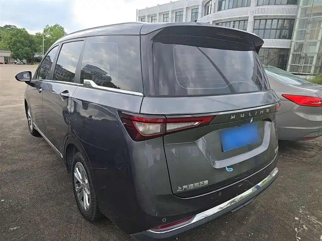 Wuling Jiachen 1.5 T Manual Light Enjoyment Active