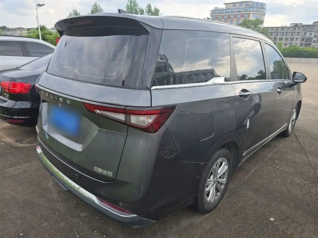 Wuling Jiachen 1.5 T Manual Light Enjoyment Active