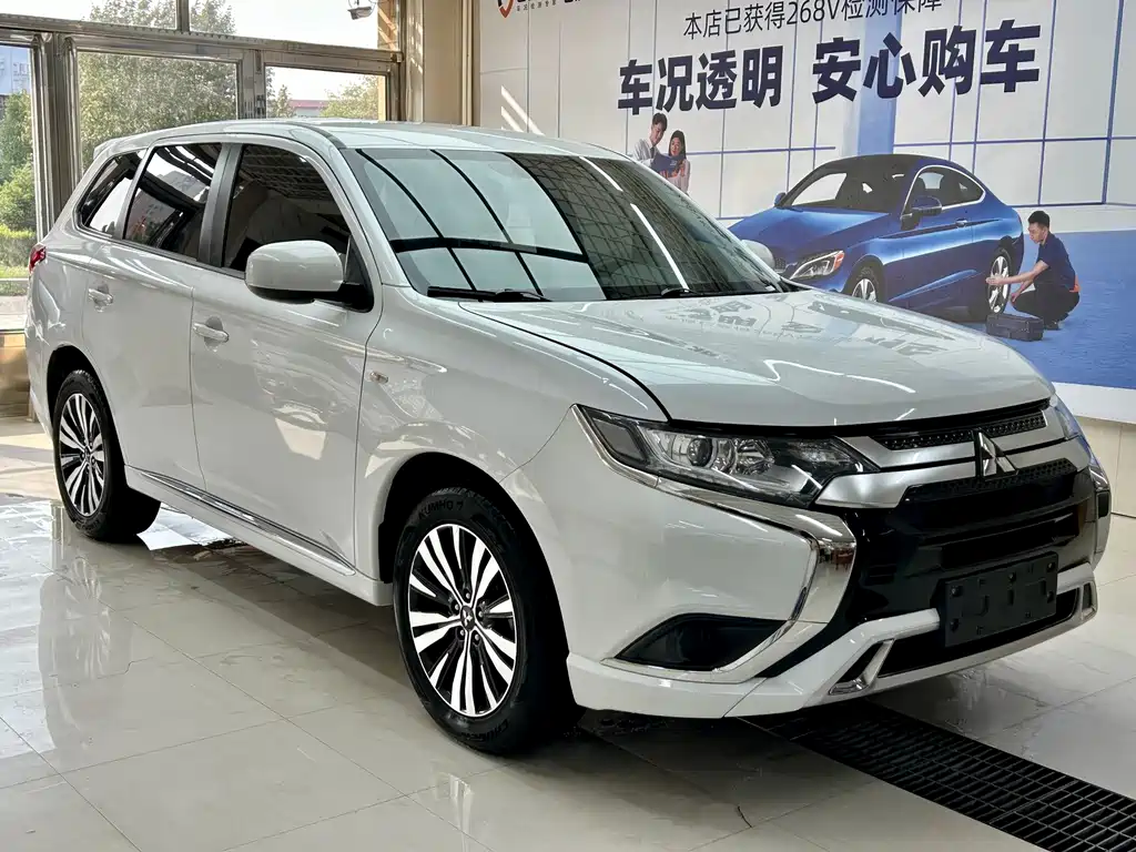 Outlander 2.0 L 2 WD Smooth Travel 5-seat