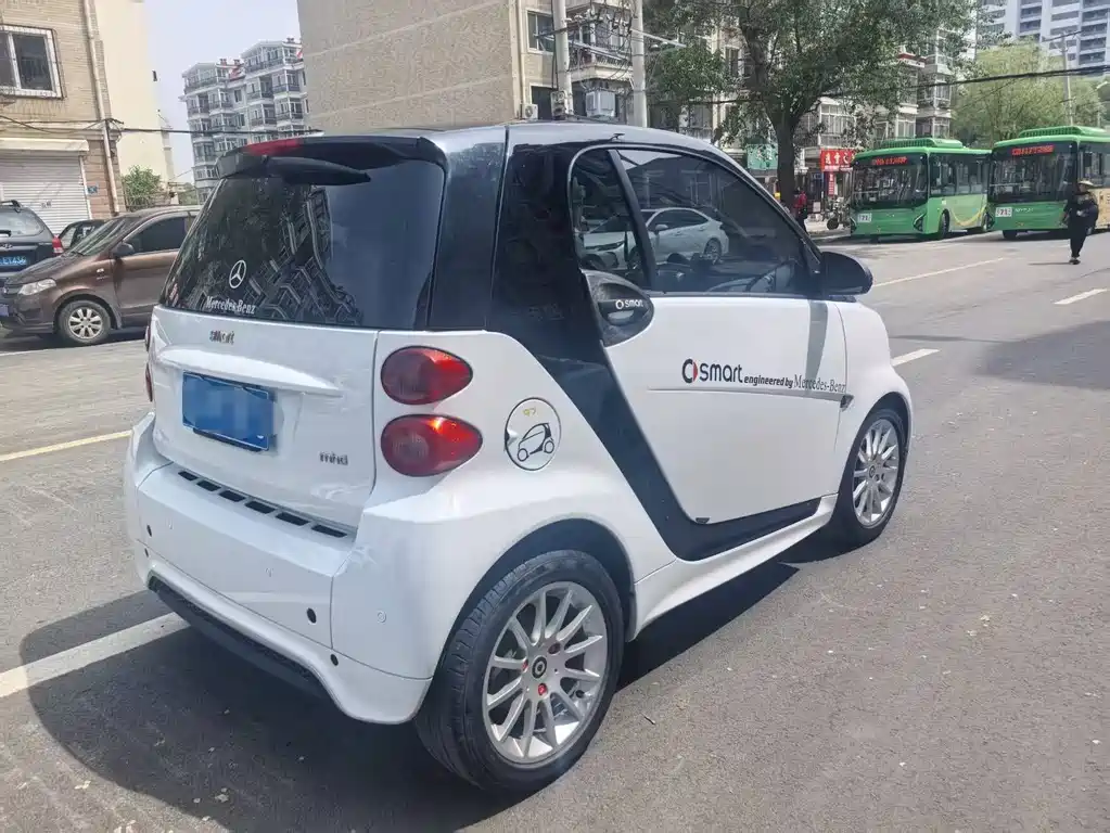 smart fortwo 1.0 MHD New Year Special Edition