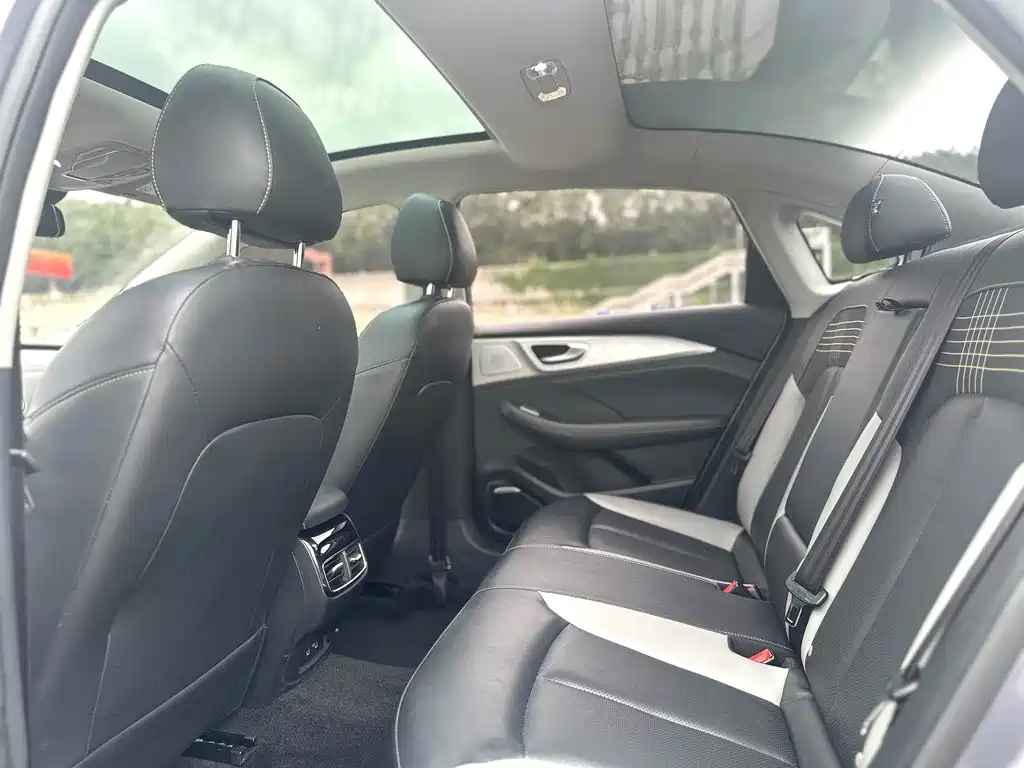 Roewe i6 MAX 300 TGI Auto Cool Sky Smart Drive Supreme