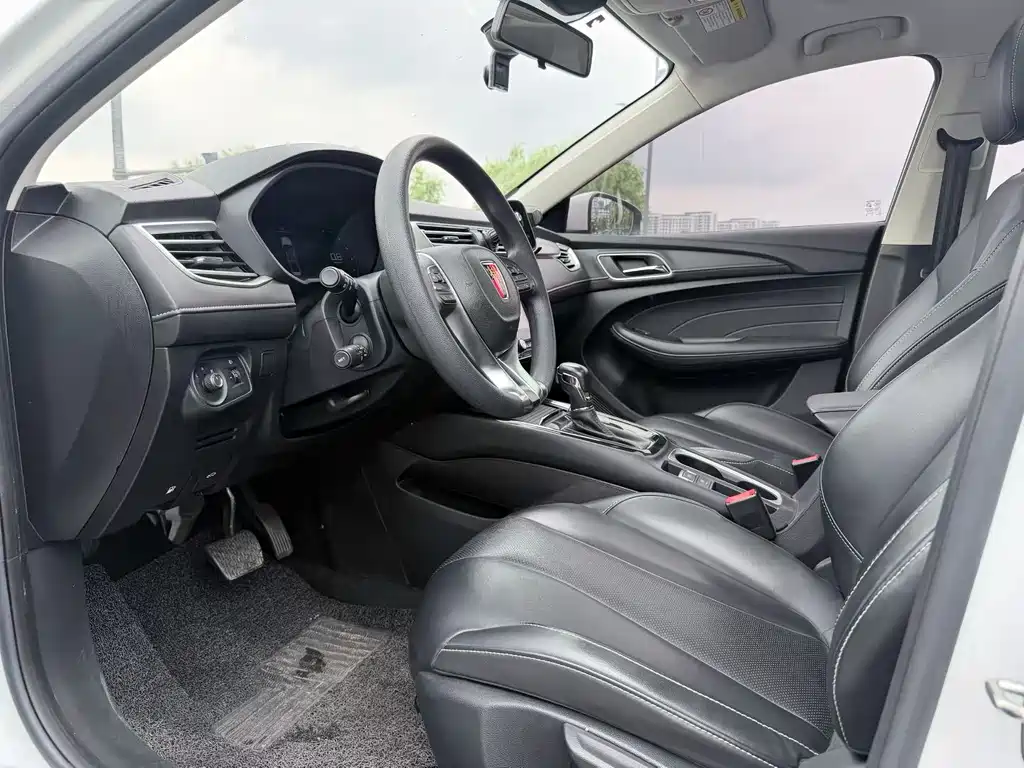 Roewe i5 1.5 L Auto 4 G Connected Leading Luxury Flagship