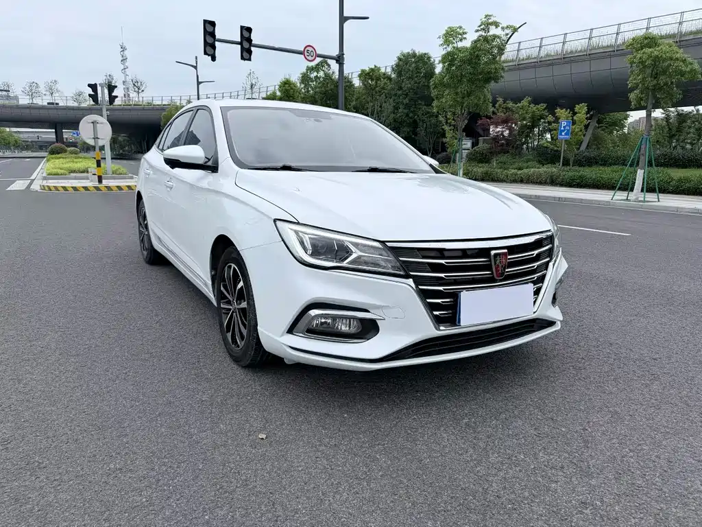 Roewe i5 1.5 L Auto 4 G Connected Leading Luxury Flagship