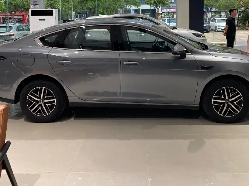 Seal 05 DM-i DM-i Smart Drive 120 KM Flagship