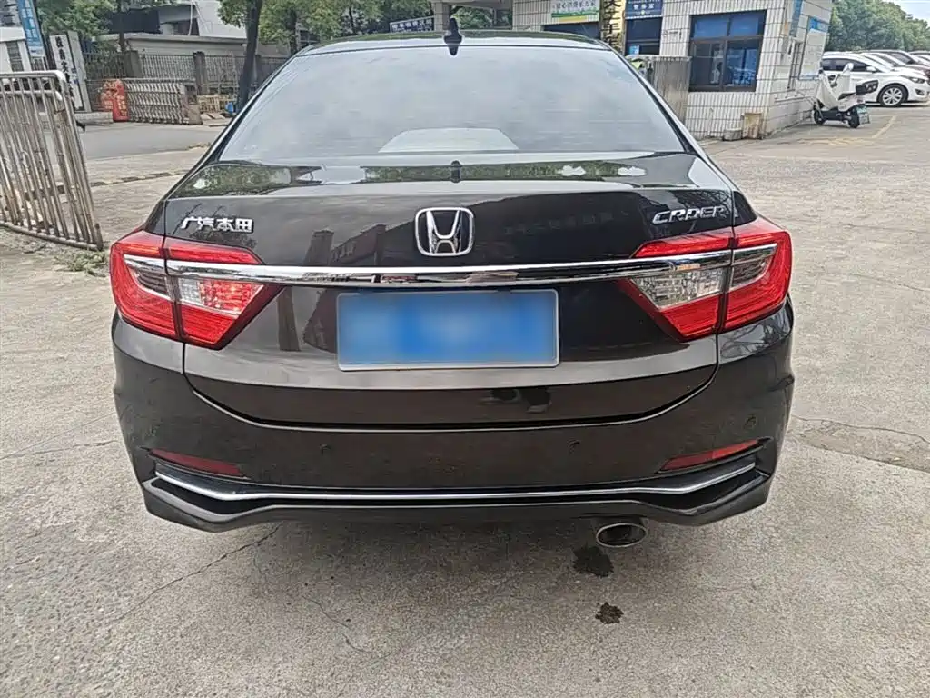 Crider 1.8 L CVT Luxury