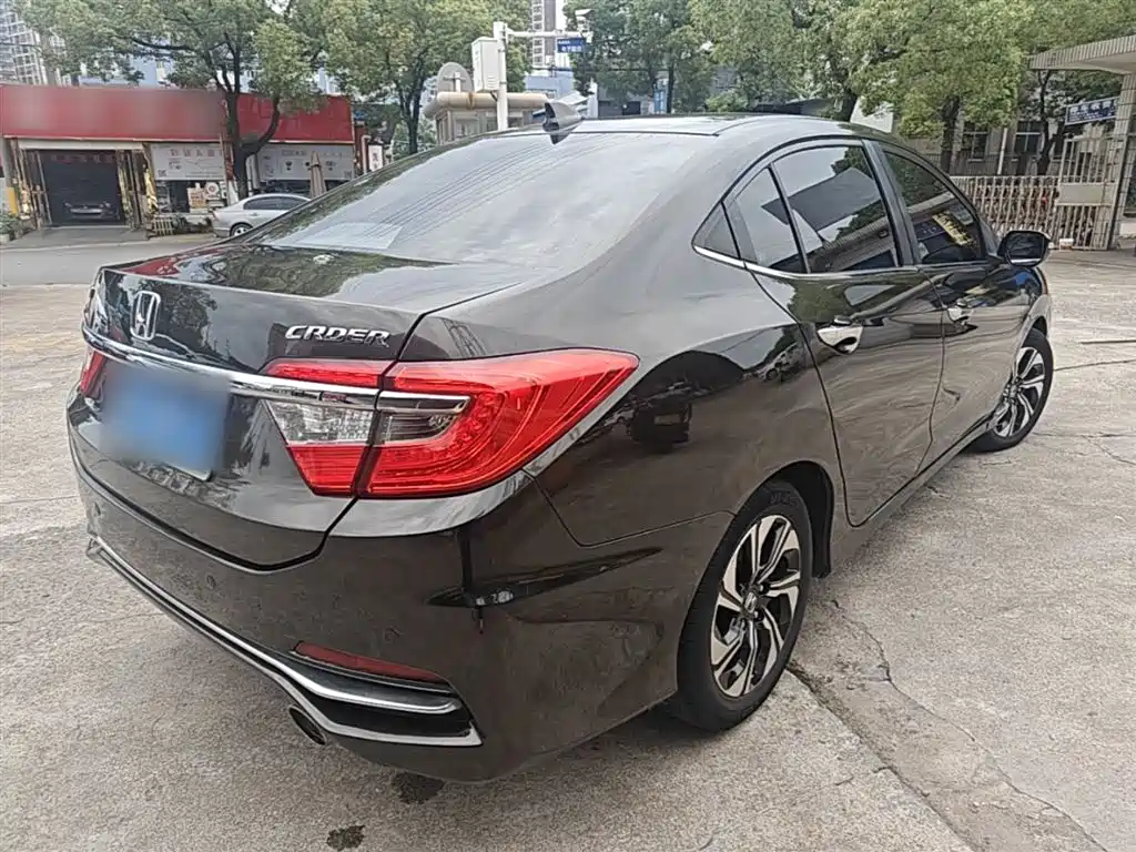 Crider 1.8 L CVT Luxury