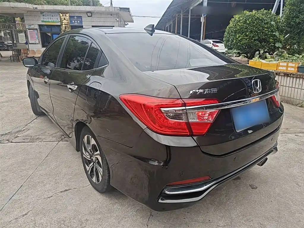 Crider 1.8 L CVT Luxury
