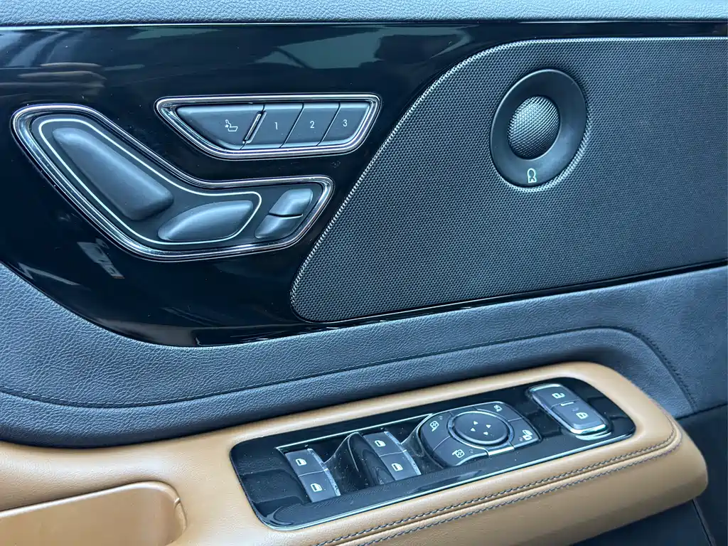 Aviator 3.0 T V6 4 WD Graceful