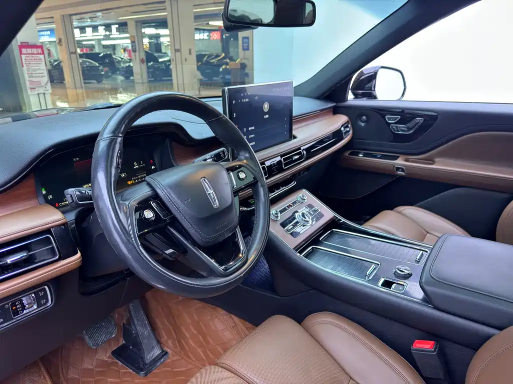 Aviator 3.0 T V6 4 WD Graceful