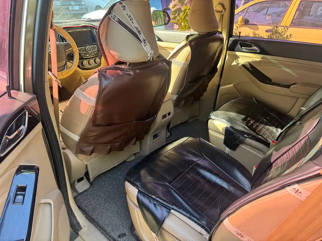 Baojun 730 1.5 L Manual Comfort 7-seat