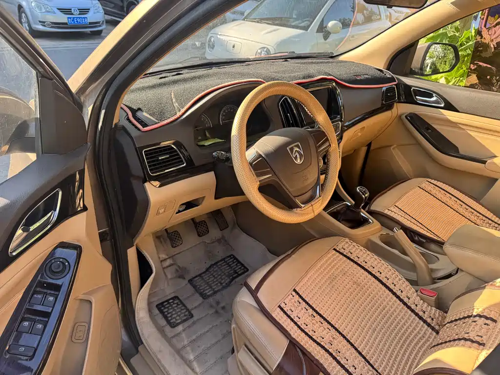 Baojun 730 1.5 L Manual Comfort 7-seat