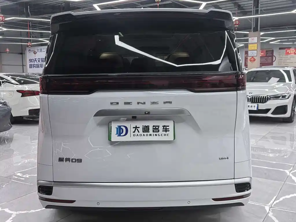 Denza D9 DM-i 970 Luxury