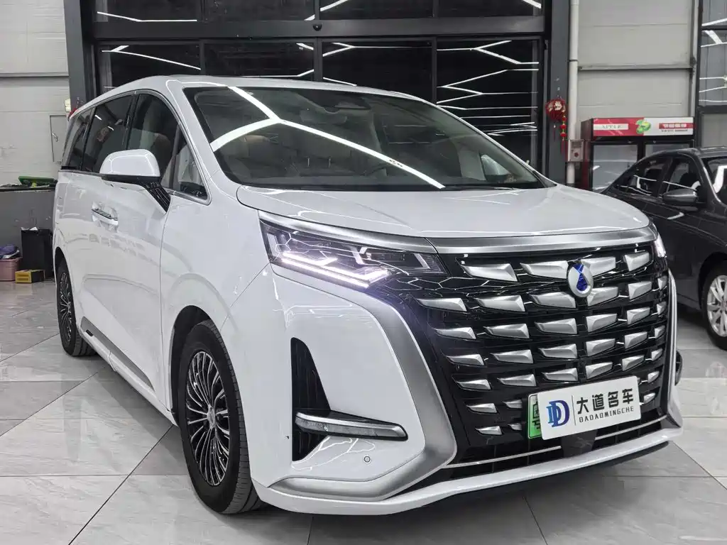 Denza D9 DM-i 970 Luxury