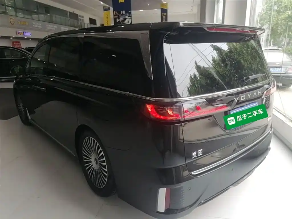 Voyah Dreamer PHEV 4 WD Flagship Kunpeng