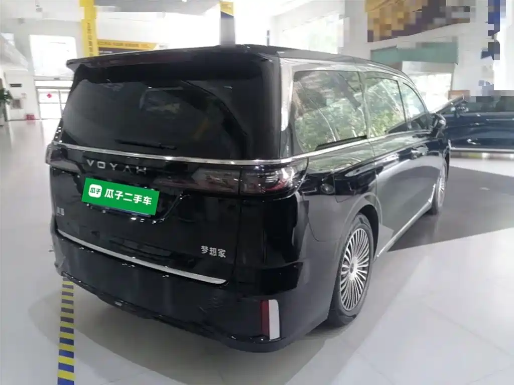 Voyah Dreamer PHEV 4 WD Flagship Kunpeng
