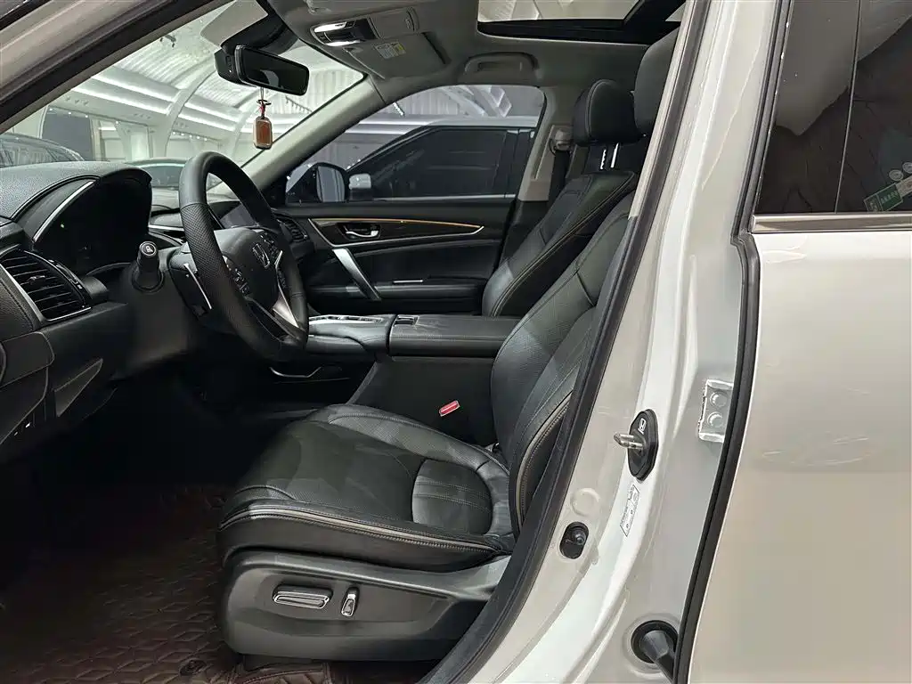 Avancier 370 TURBO 2 WD Luxury