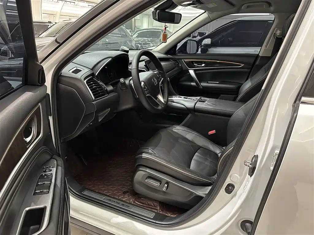 Avancier 370 TURBO 2 WD Luxury