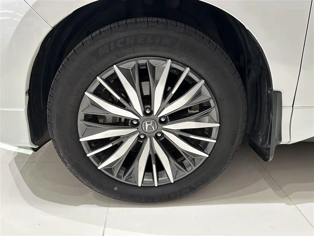 Avancier 370 TURBO 2 WD Luxury