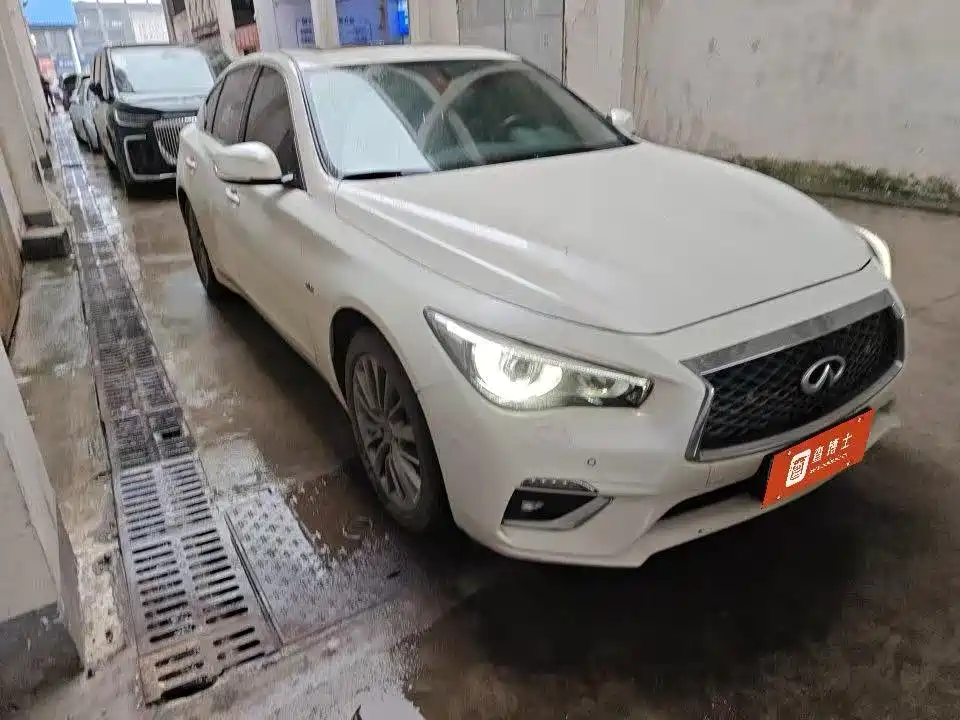 Infiniti Q50 L 2.0 T Comfort Enjoyment CN-VI