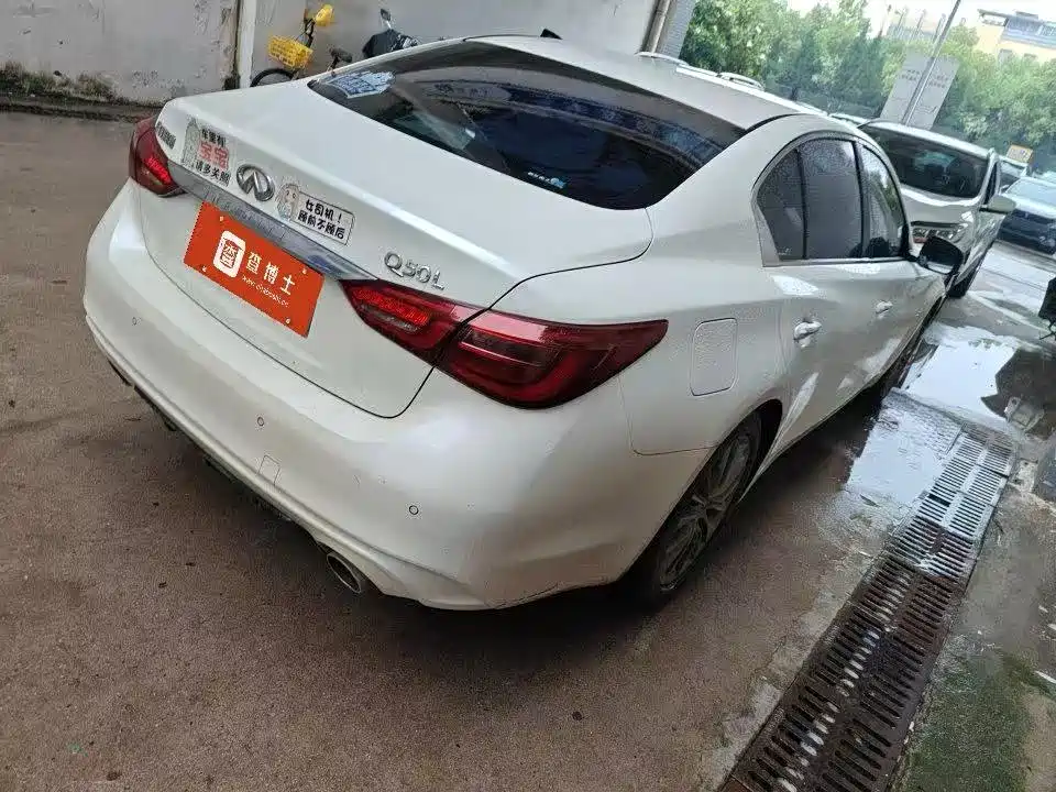 Infiniti Q50 L 2.0 T Comfort Enjoyment CN-VI