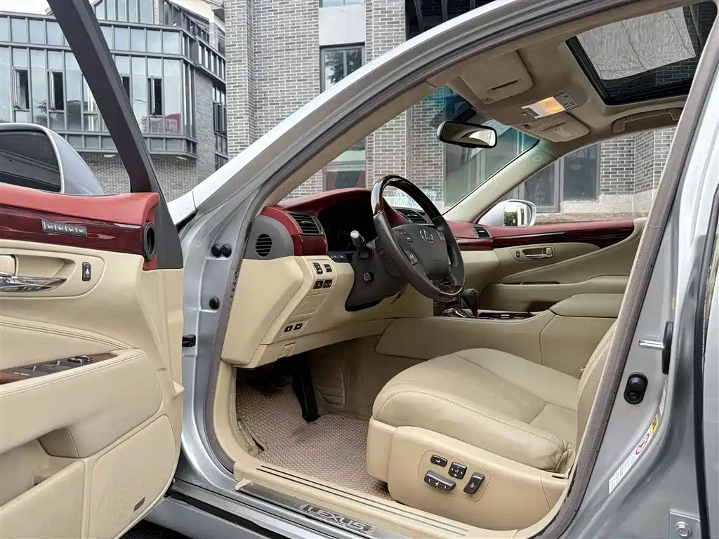 Lexus LS 460