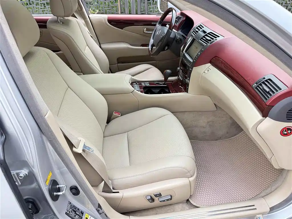 Lexus LS 460