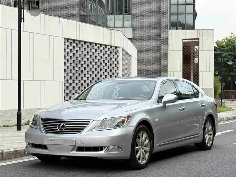Lexus LS 460
