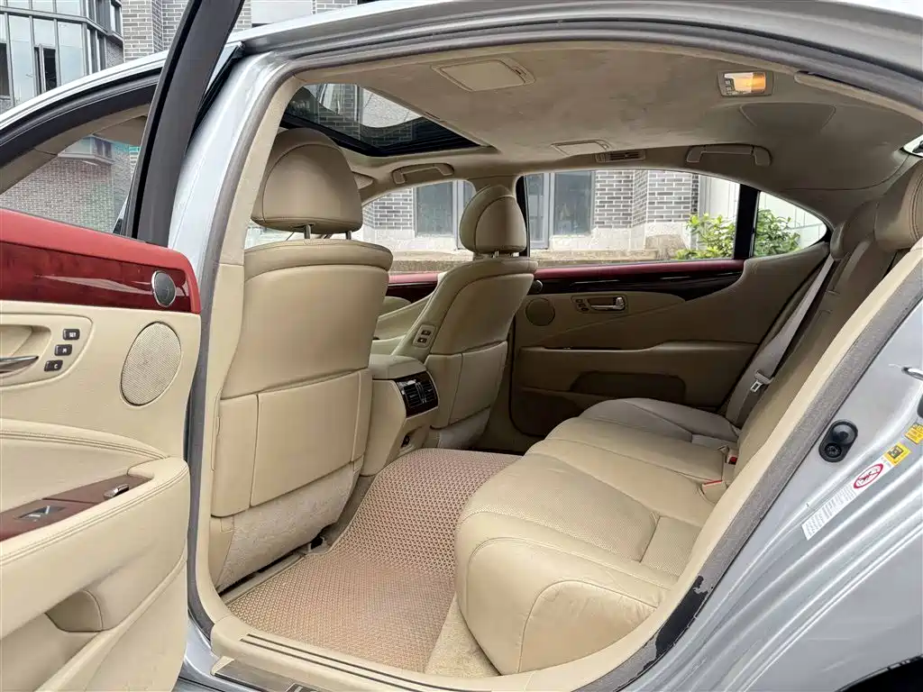 Lexus LS 460