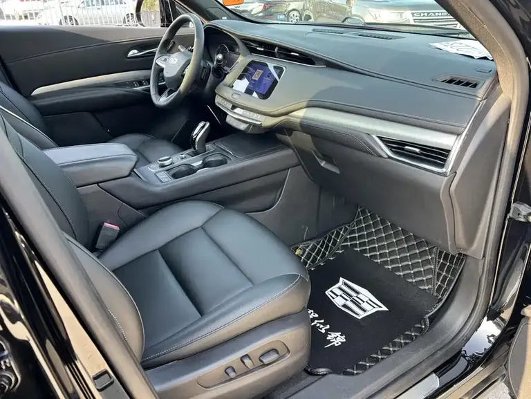Cadillac XT4 28 T 2 WD Leading