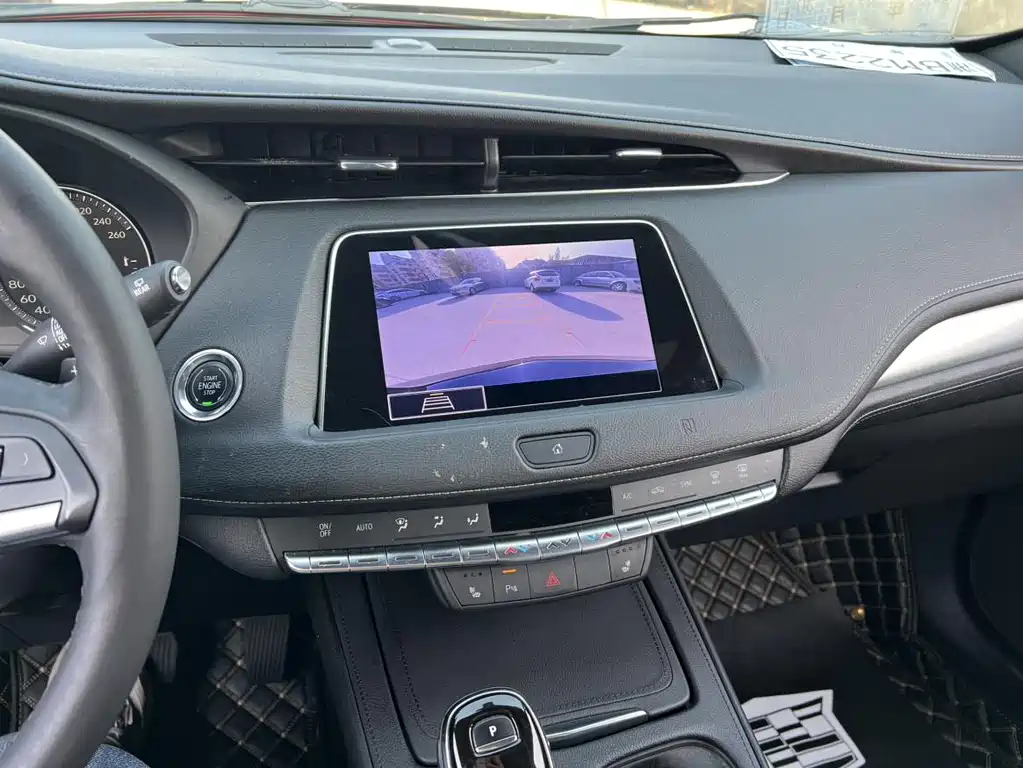 Cadillac XT4 28 T 2 WD Leading