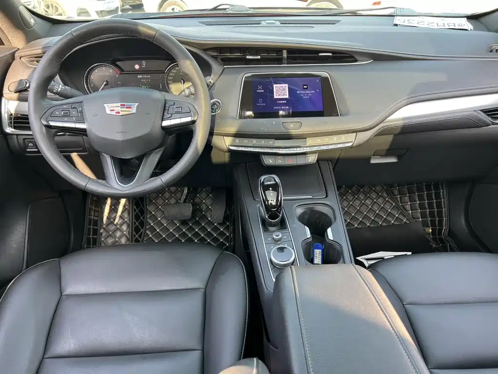 Cadillac XT4 28 T 2 WD Leading