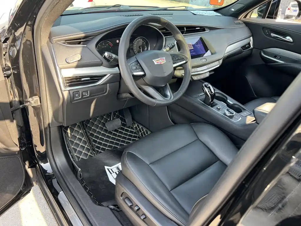 Cadillac XT4 28 T 2 WD Leading