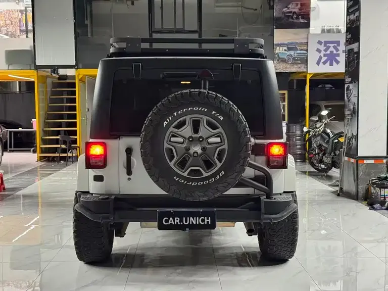 Jeep Wrangler 3.0 L Sahara 4-door Comfort Enjoyment