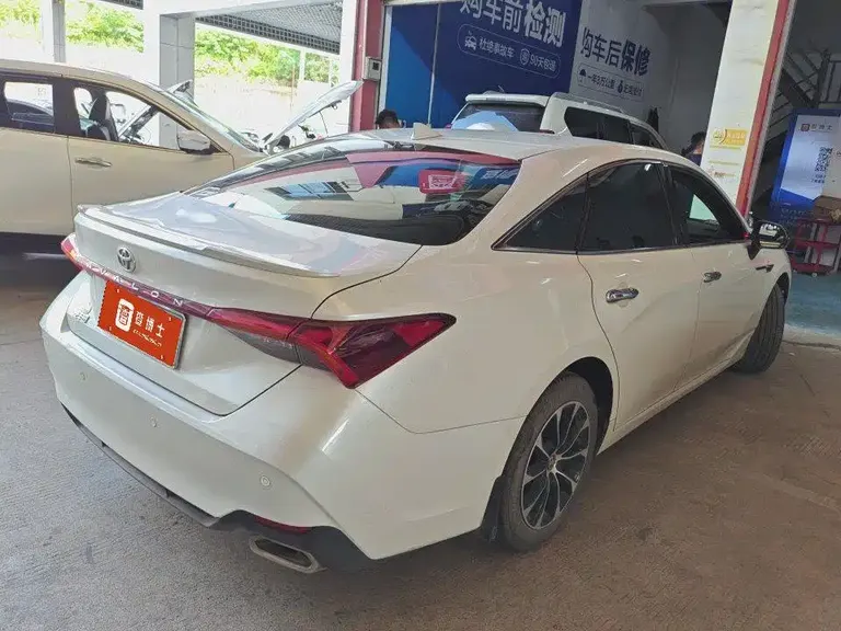 Toyota Avalon 2.5 L Luxury