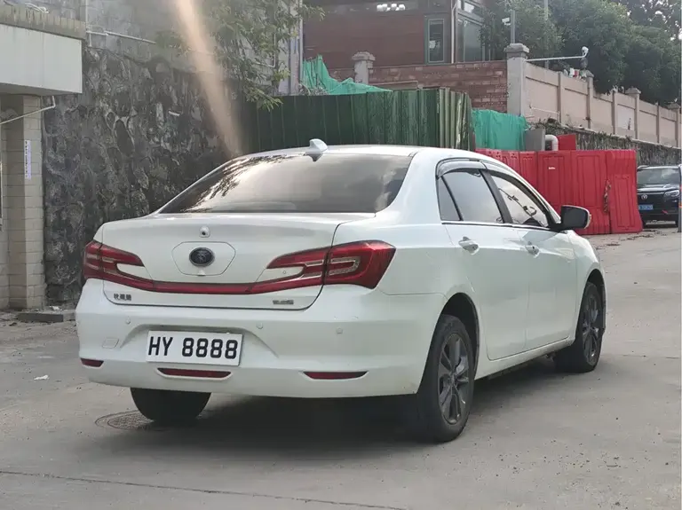 BYD Qin NEV 1.5 T Distinguished