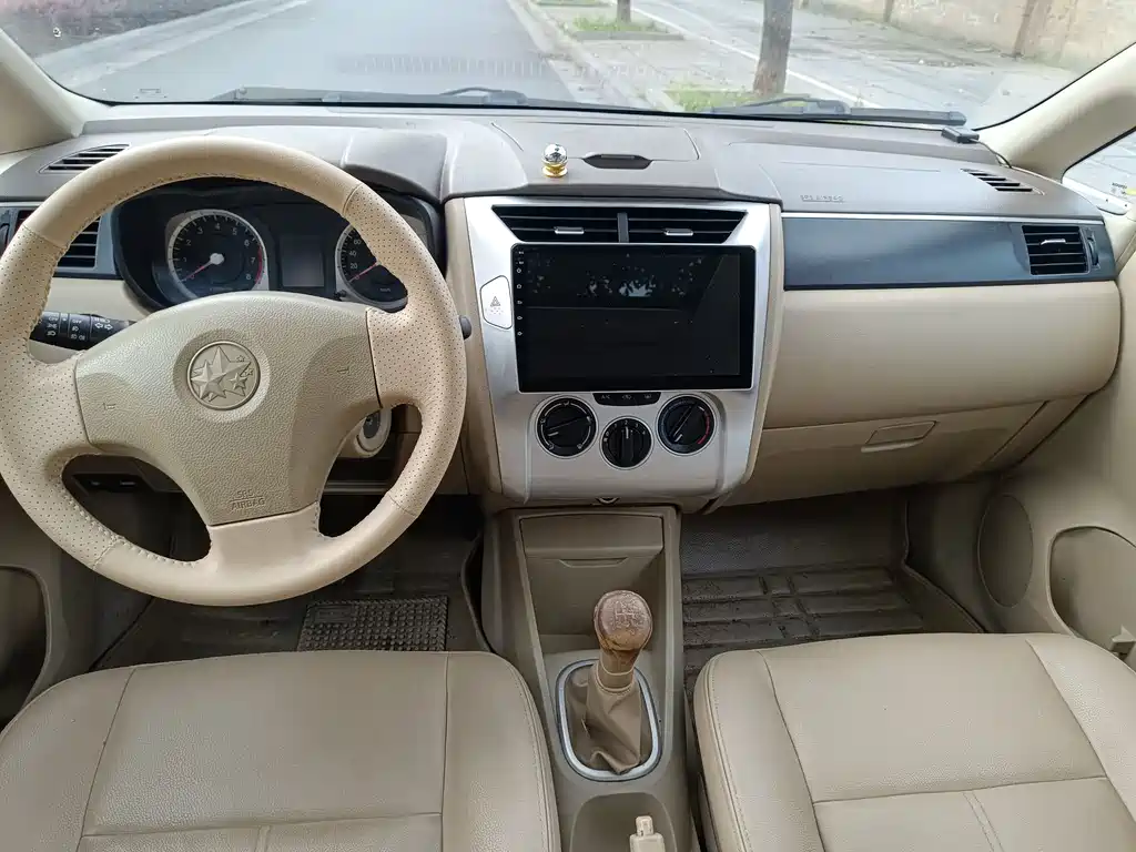 Venucia D50 启辰D50 2012款 1.6 L 手动尊贵版
