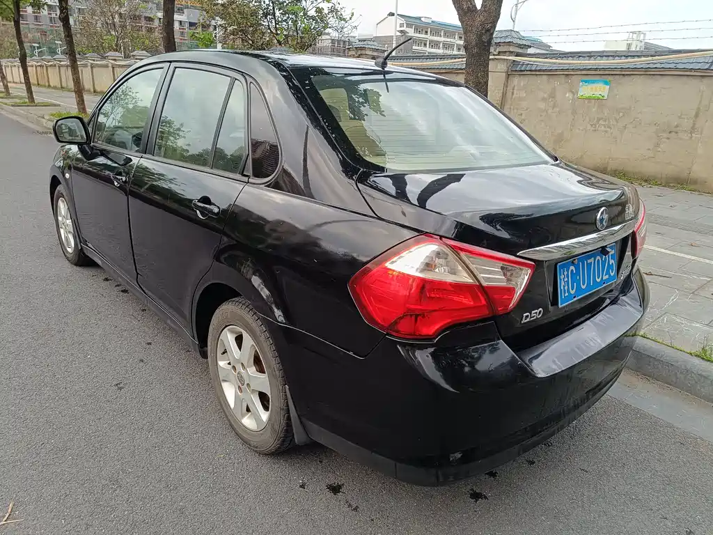 Venucia D50 启辰D50 2012款 1.6 L 手动尊贵版