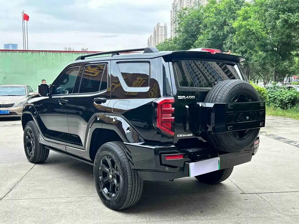 Tank 400 NEV Hi4-T Offroad