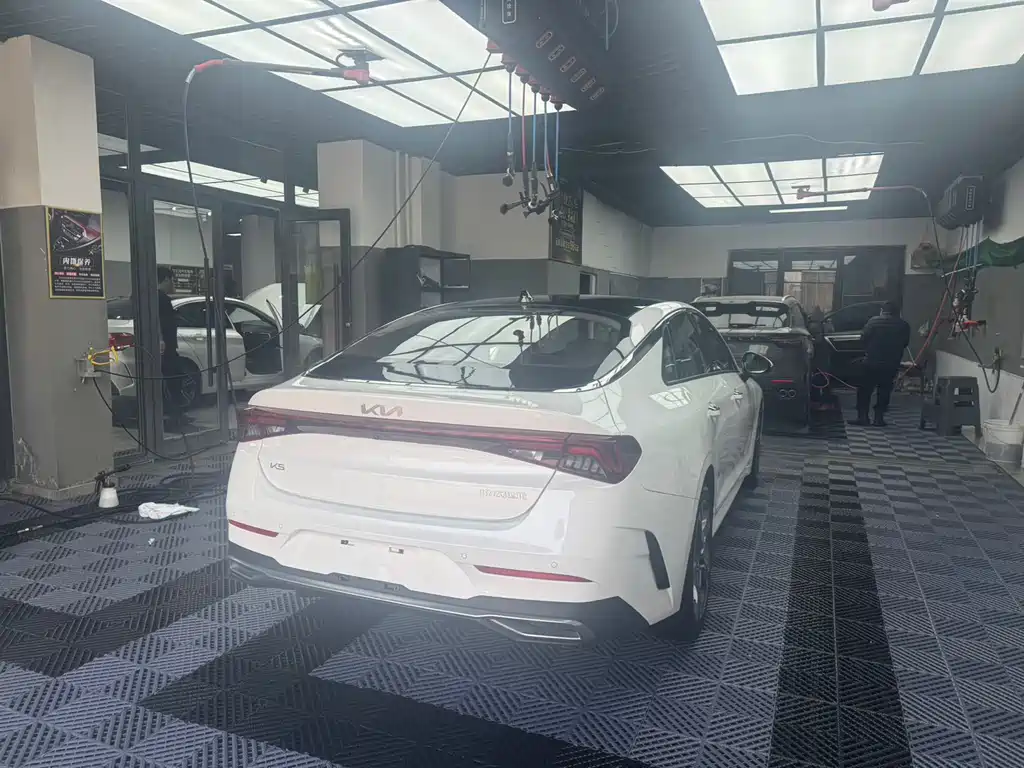 Kia K5 270 T CVVD Refreshed