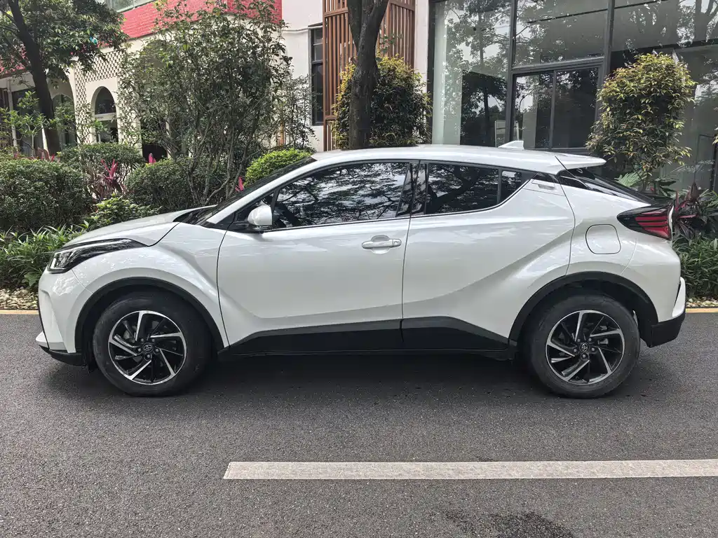 Toyota C-HR 2.0 L Luxury