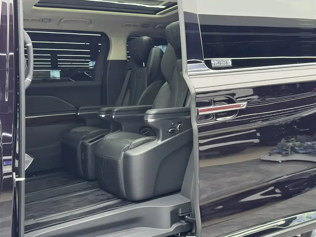 Hongqi HQ9 2.0 T Connected Flagship Enjoyment