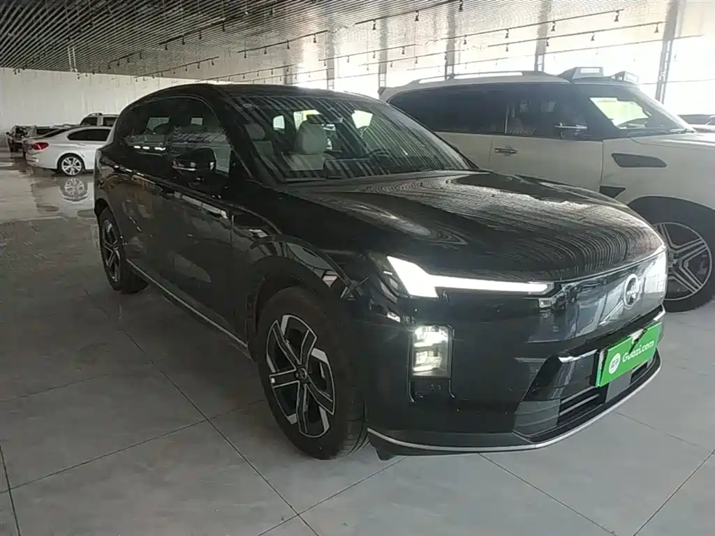 Volvo XC70 PHEV 沃尔沃XC70插电式混动 2026款 四驱超长续航Core