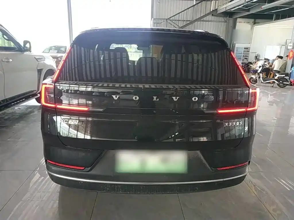 Volvo XC70 PHEV 沃尔沃XC70插电式混动 2026款 四驱超长续航Core