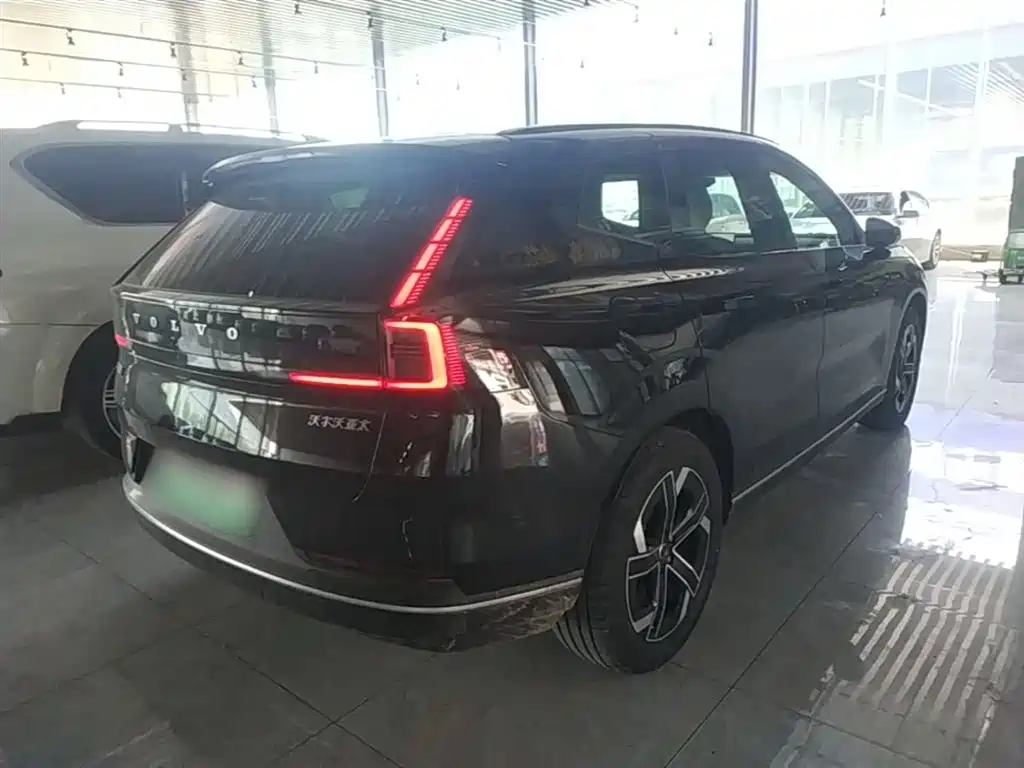 Volvo XC70 PHEV 沃尔沃XC70插电式混动 2026款 四驱超长续航Core