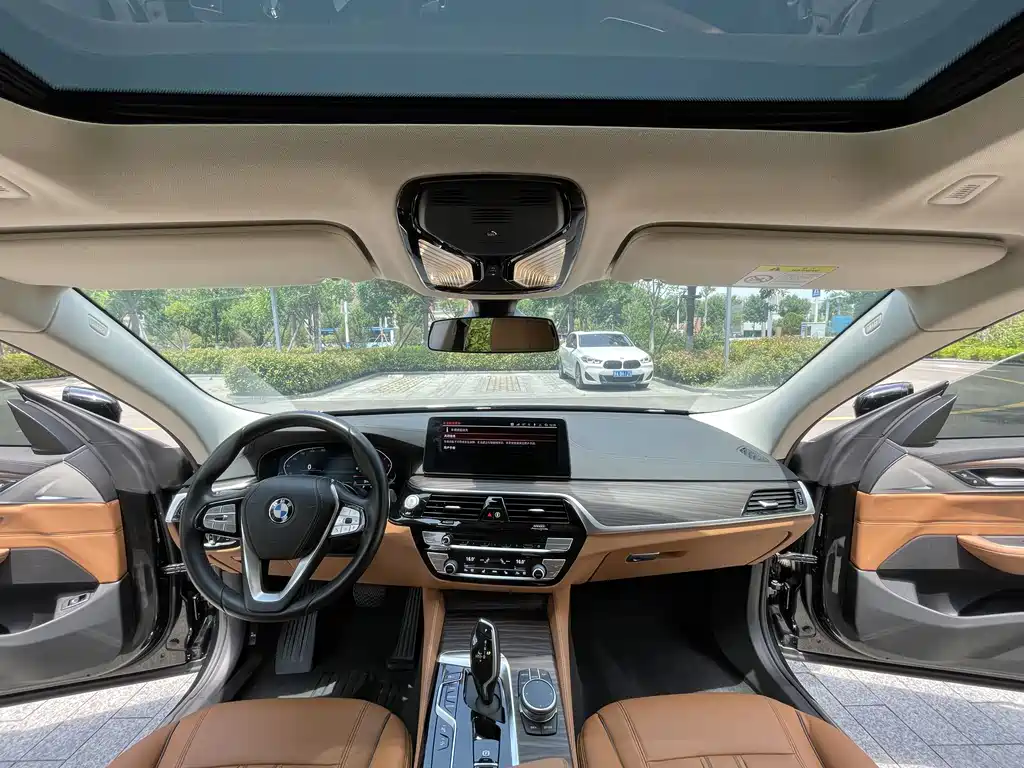 BMW 6 Series GT 630 i Luxury Design Package
